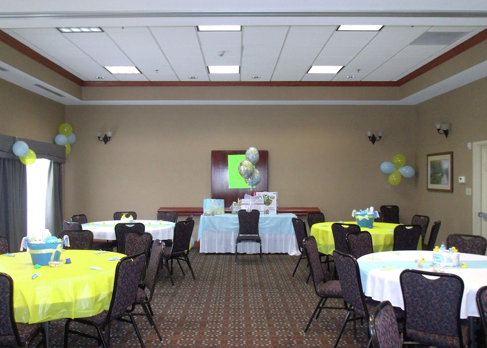 Hampton Inn Lebanon, KY 50/50