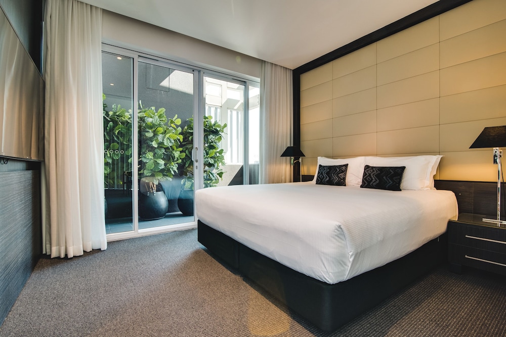 ALTITUDE, SUITE