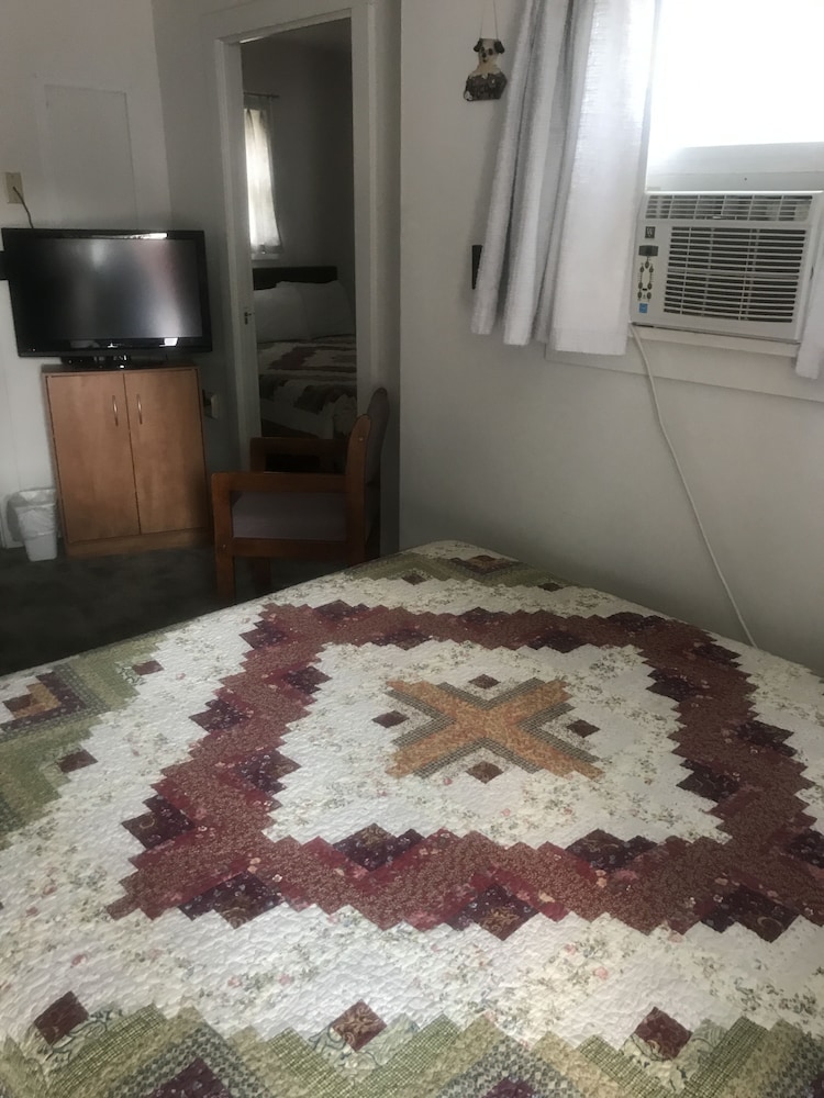 Chalet Motel 42/49