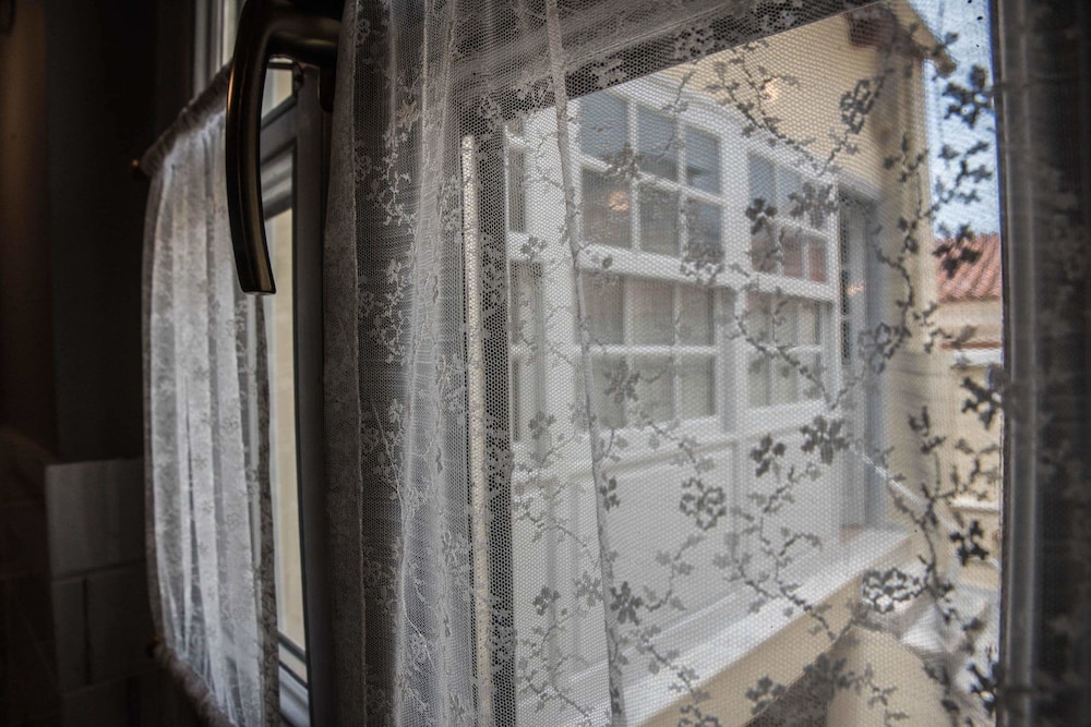 Kyria Boutique House 2/50