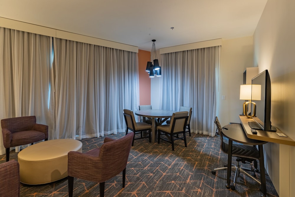 Courtyard by Marriott Atlanta Dunwoody 68/82