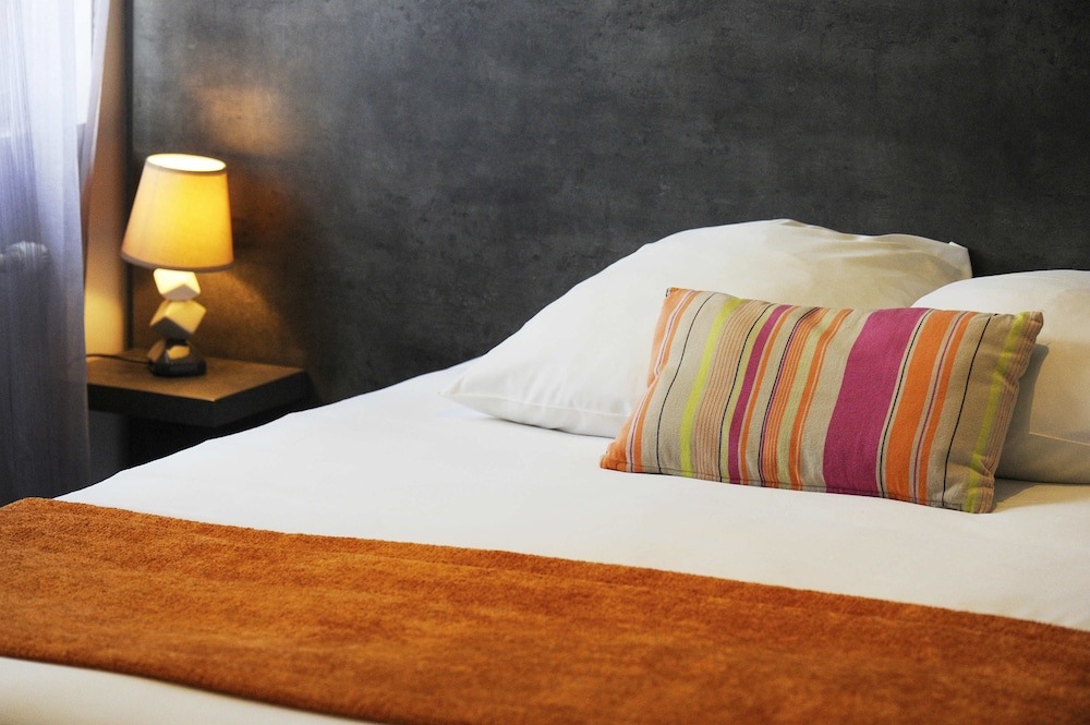 COZY HOTEL 19/40