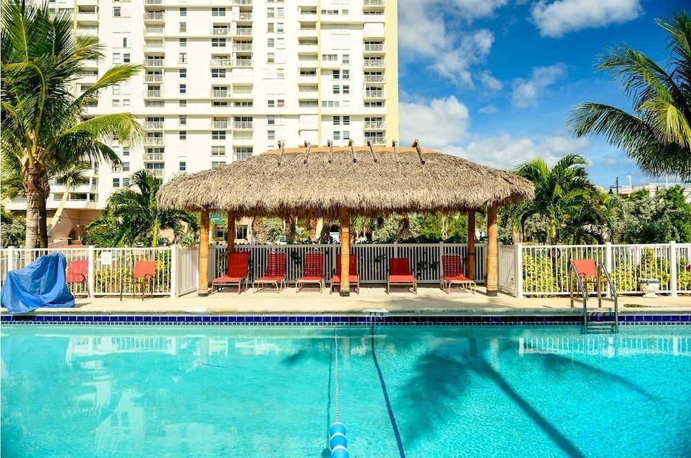 Oceans Beach Resort Suites 3/67