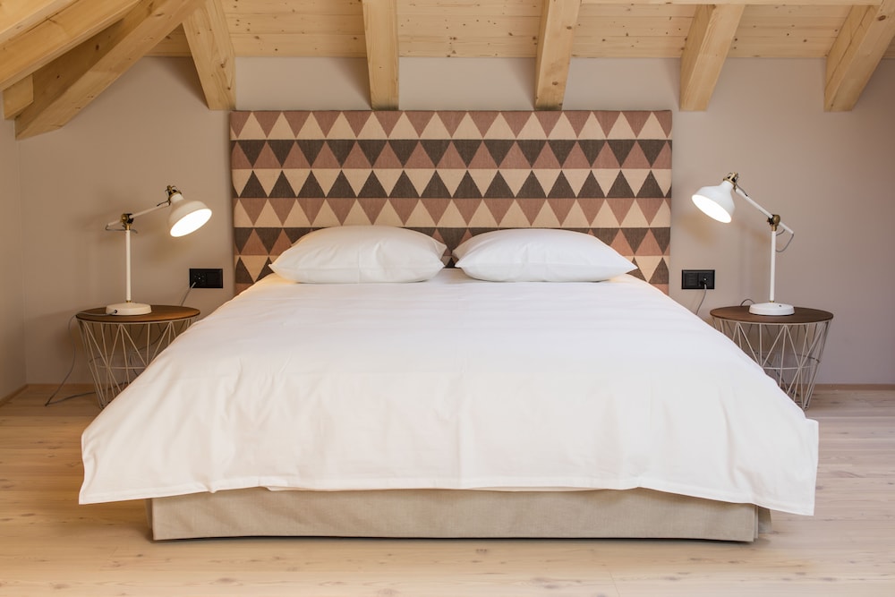 Grand, Suite, 1 Queen and 1 Double Bed, Attic