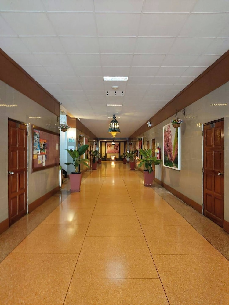SURIWONG CHUMPHON HOTEL 21/59