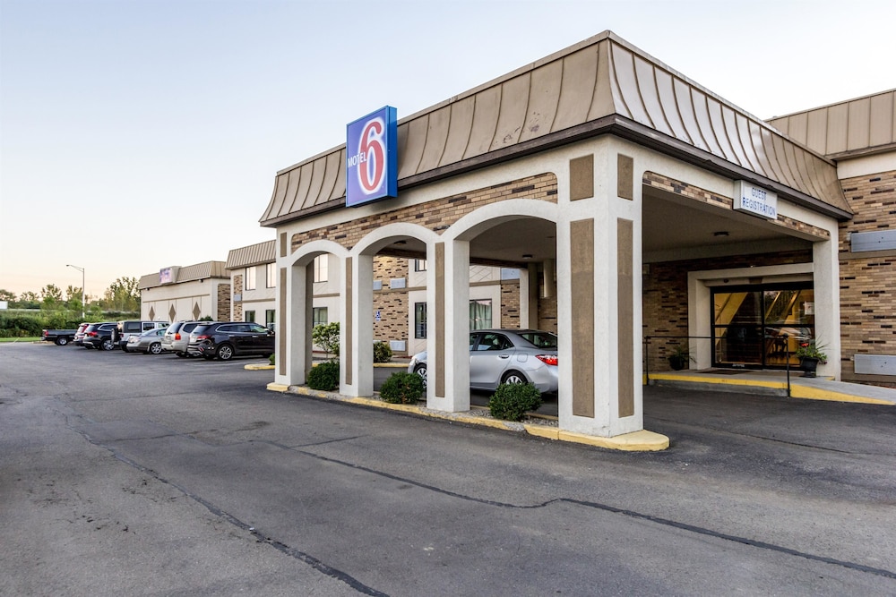 Motel6 Springfield, OH 50/60