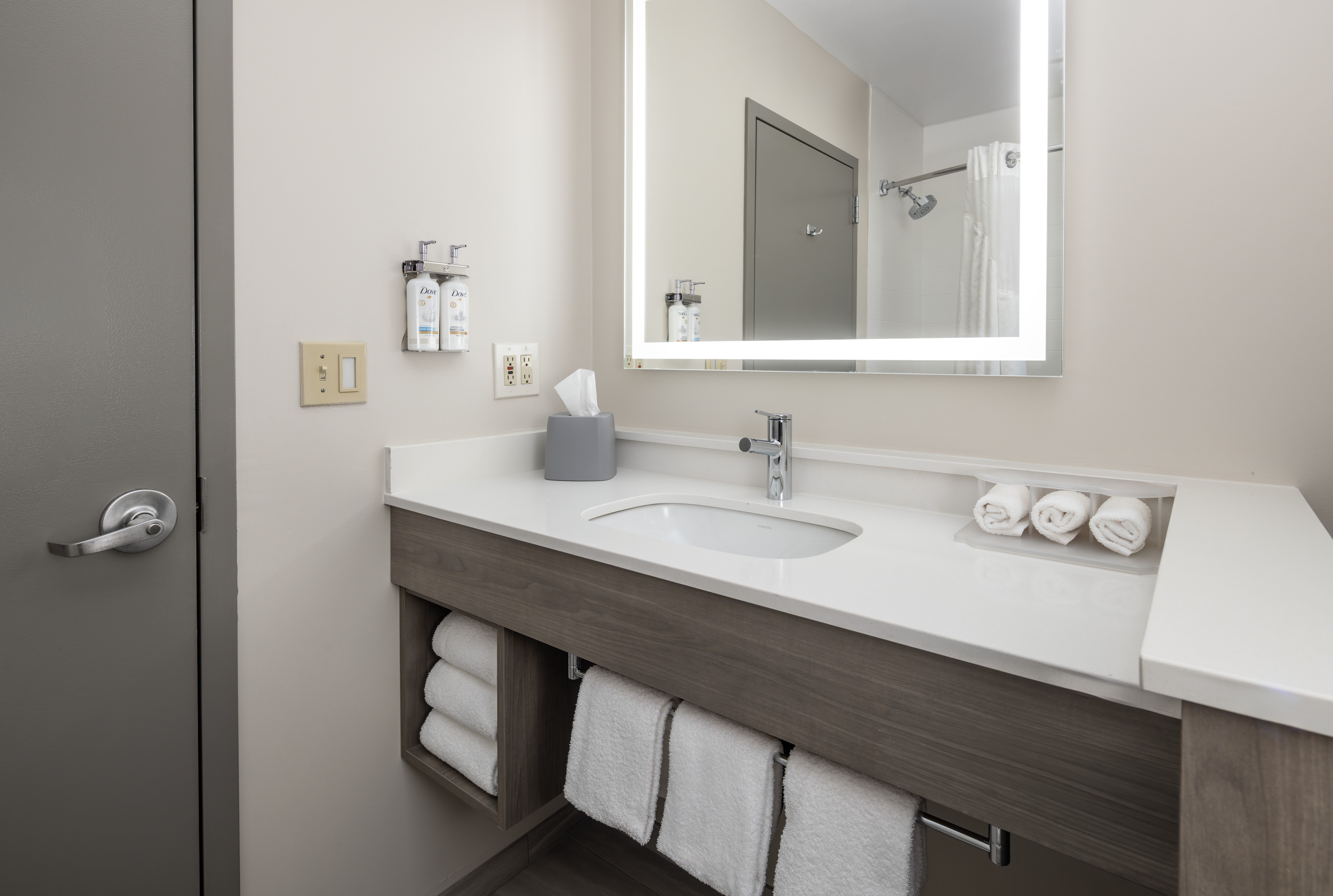 غرفة بسرير كينج لذوي الإعاقة، Holiday Inn Express Ludlow 2/2