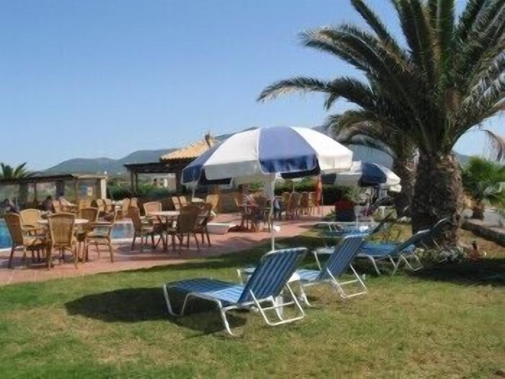 Oasis Hotel 26/30