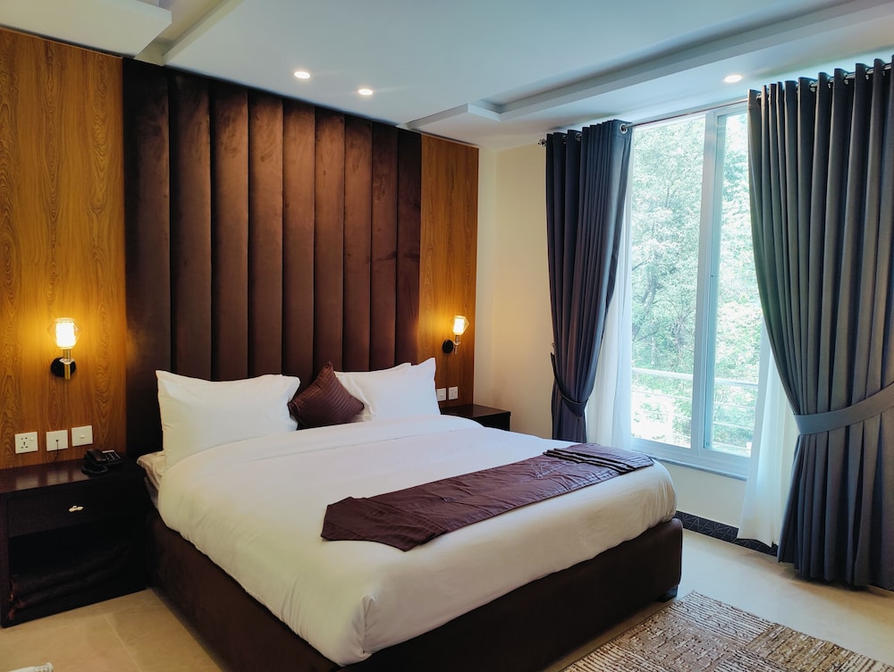 Pinemont Hotel Murree 17/57
