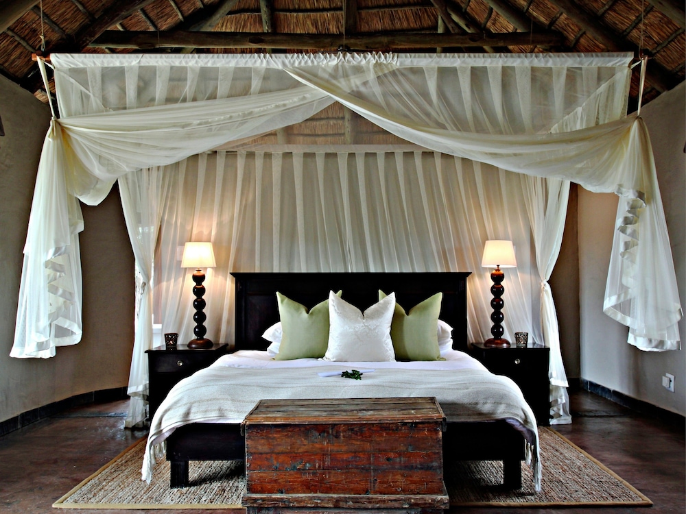 Room at Hlosi Game Lodge, PATERSON