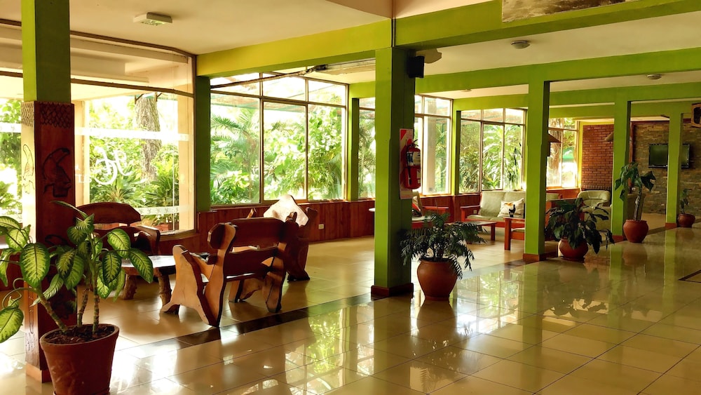 Carmen Hotel 80/100