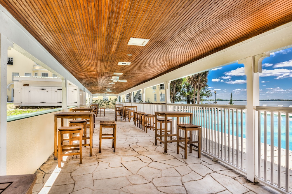Lakeside Inn 40/67