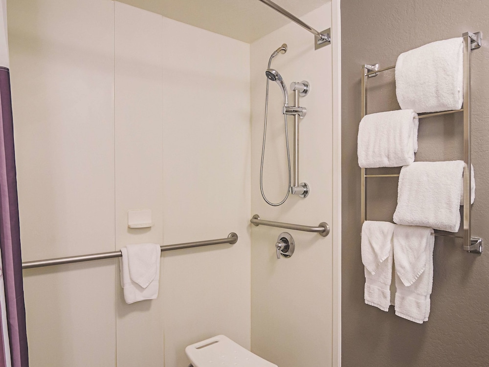 La Quinta Inn & Suites by Wyndham Denver Airport DIA 9/43