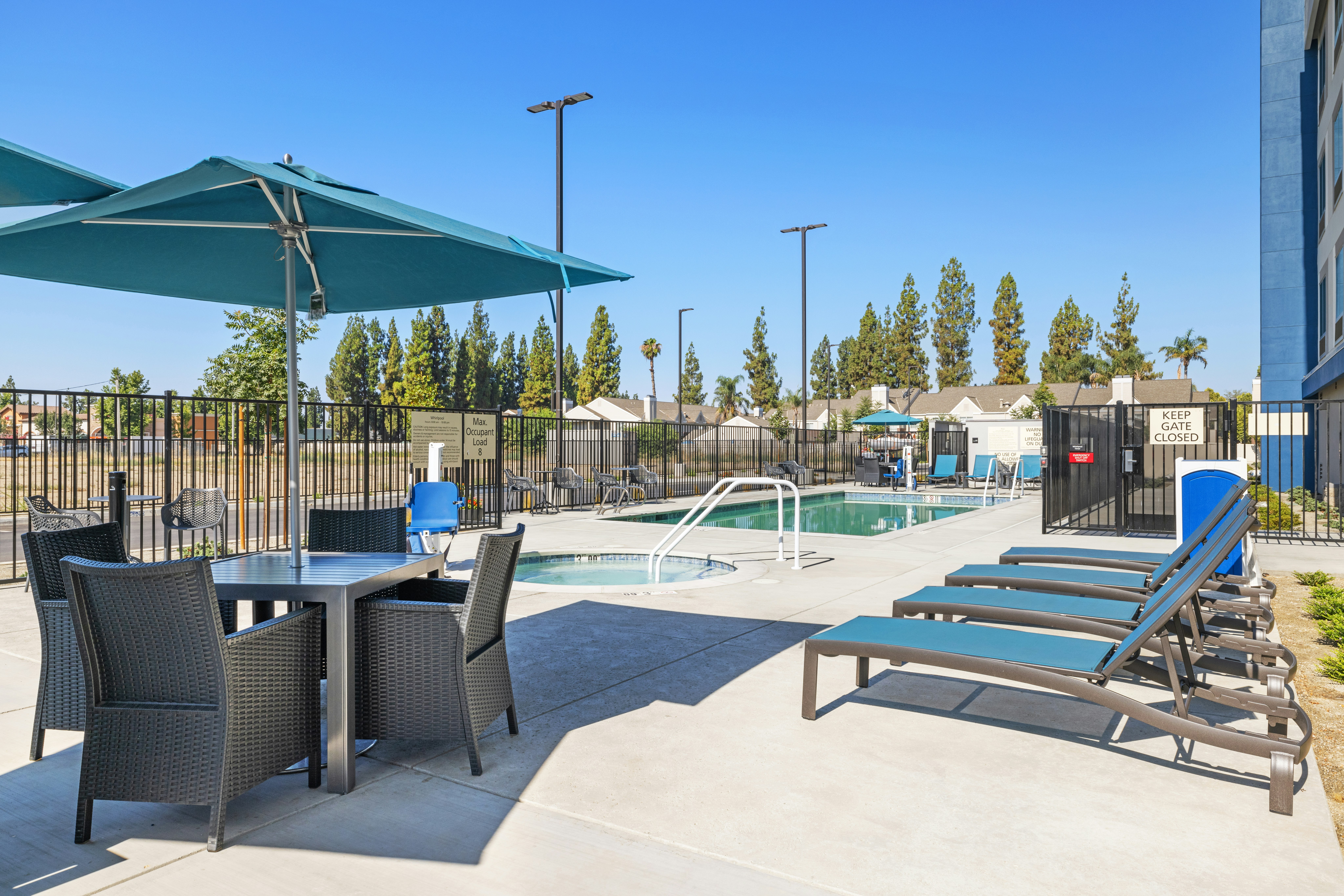 Hampton Inn & Suites Bakersfield Central 17/25
