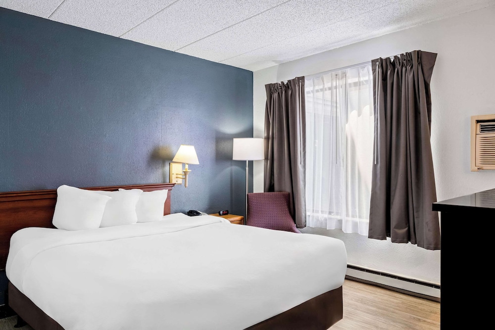ROOM, QUEEN BED, ACCESSIBLE