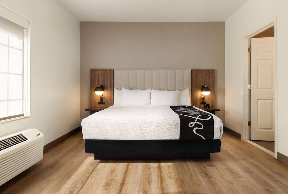 La Quinta Inn And Suites By Wyndham Port Arthur 9/50
