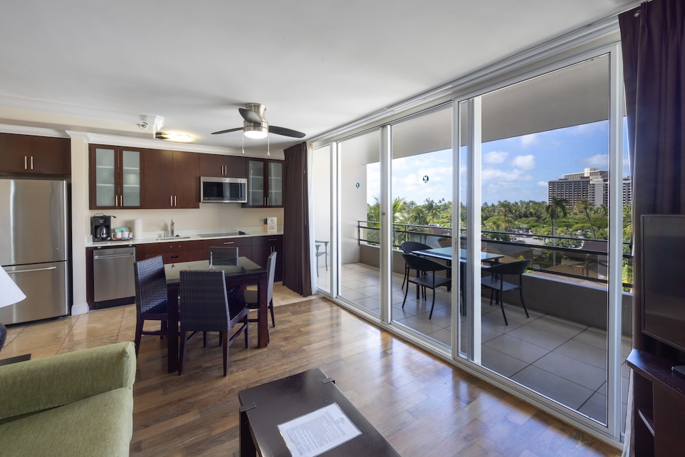 Regency on Beachwalk Waikiki by OUTRIGGER 30/50
