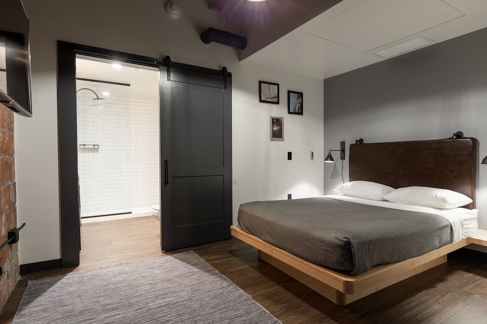 Moxy Nashville Downtown 5/40