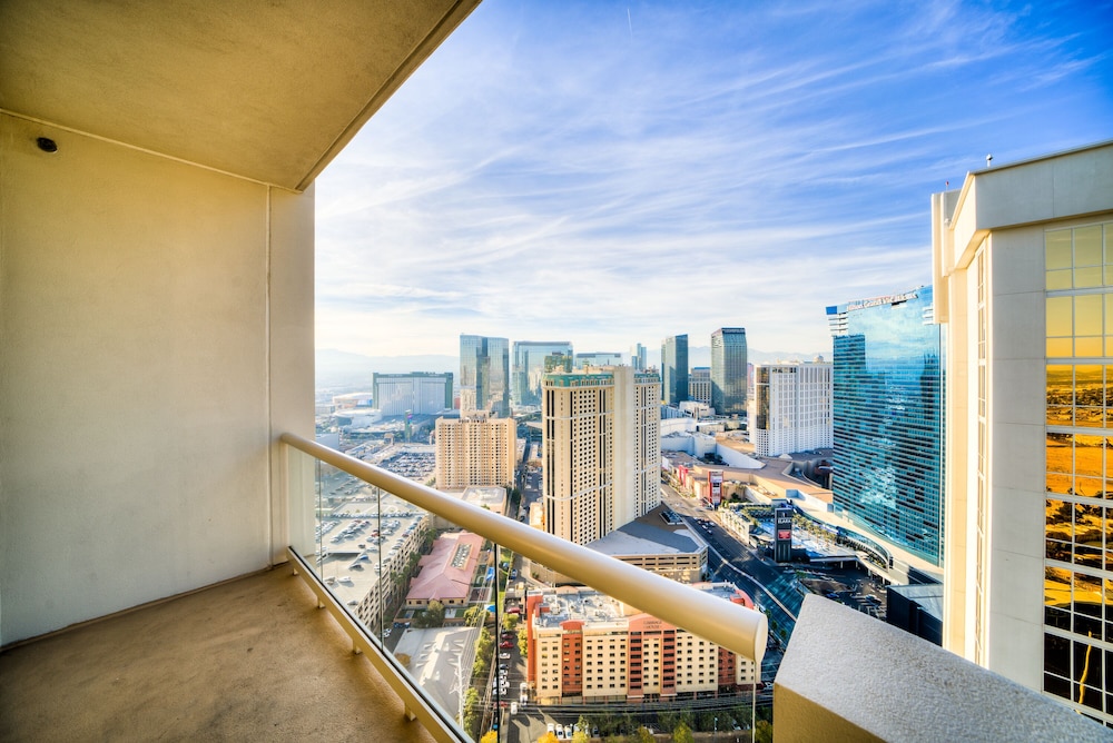 Jet Luxury Resorts @ The Signature Condo Hotel 29/69