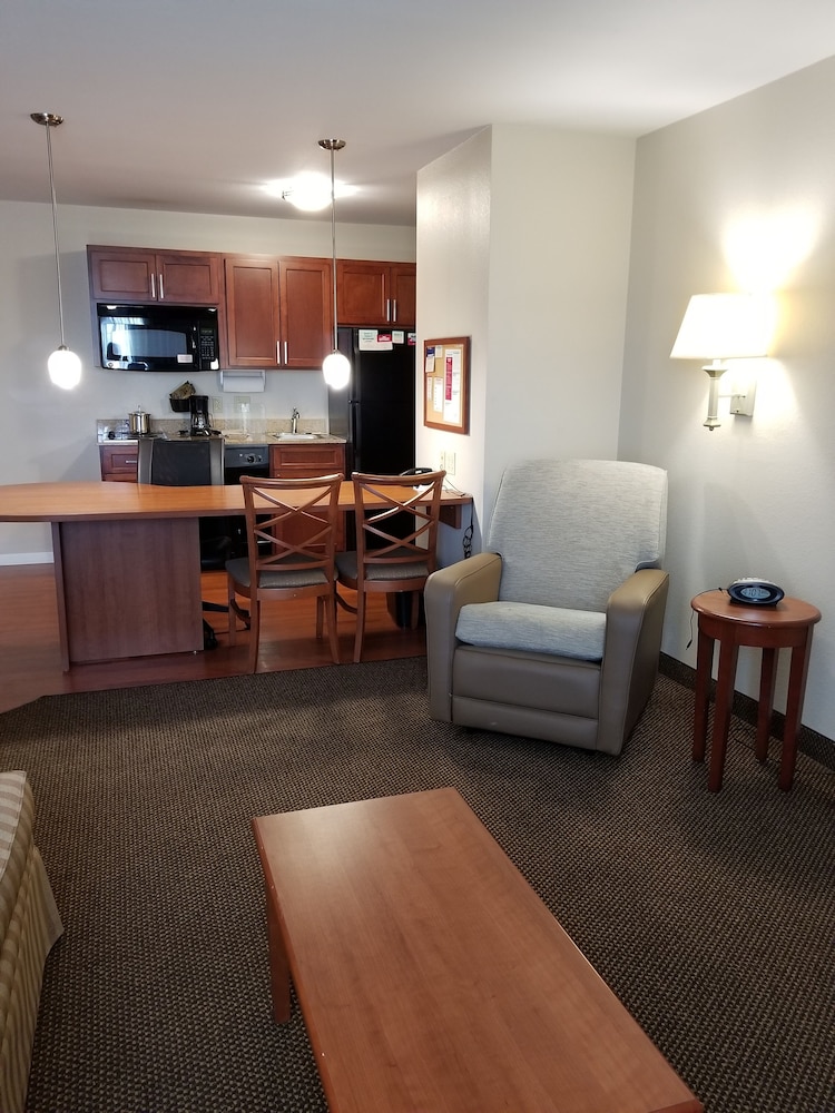 CANDLEWOOD SUITES CAPE GIRARDEAU 30/68