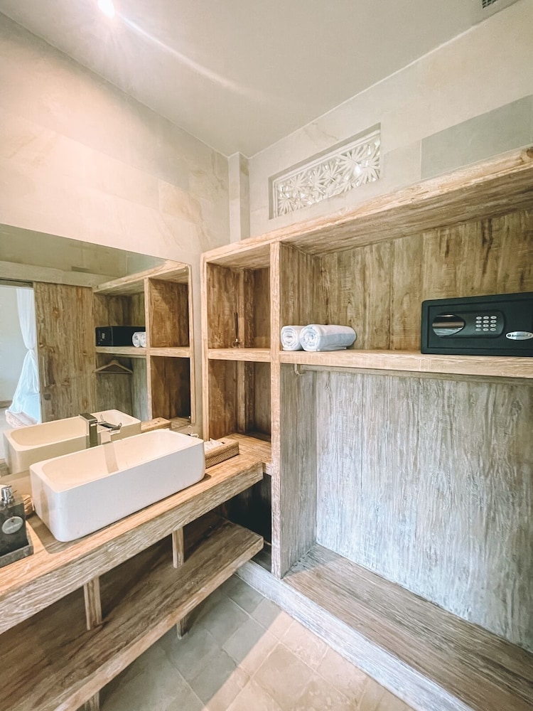 Angsoka Bungalow 9/18