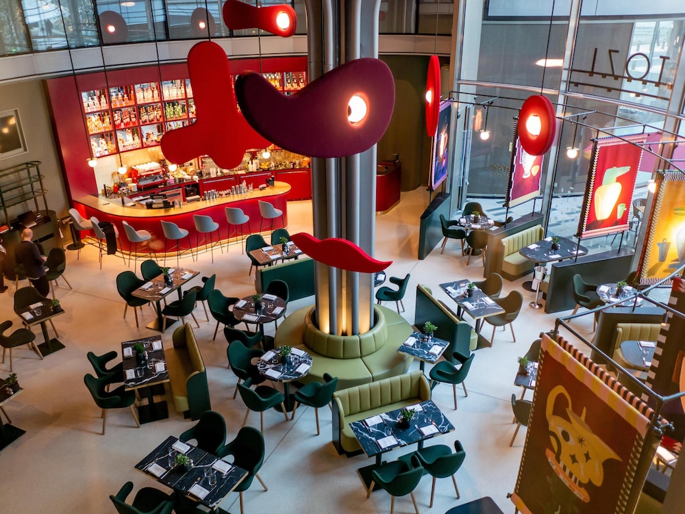 Art otel London Battersea power station powered by Radisson Hotels 23/48