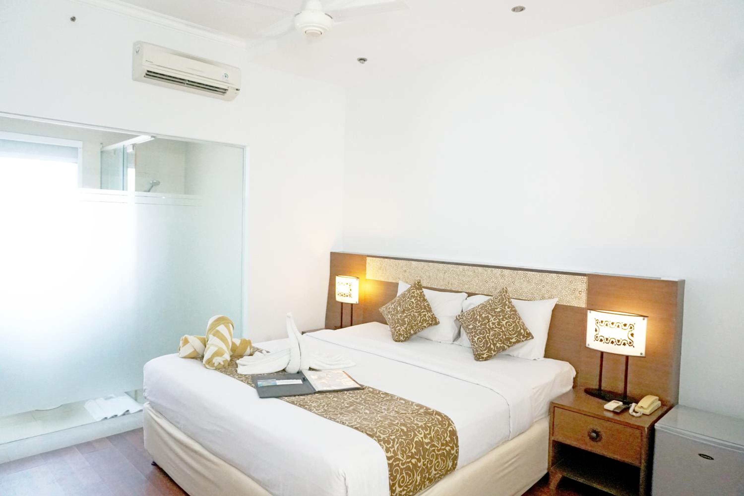 DELUXE, QUEEN BED