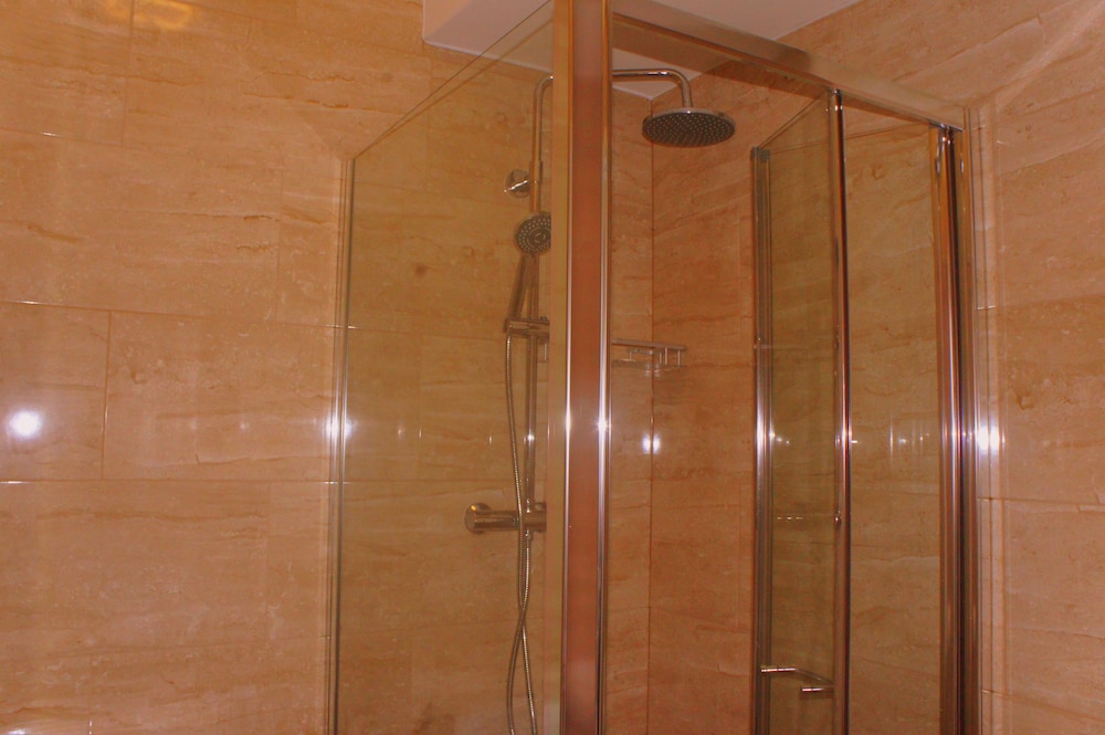 Plaza London Hotel 35/60