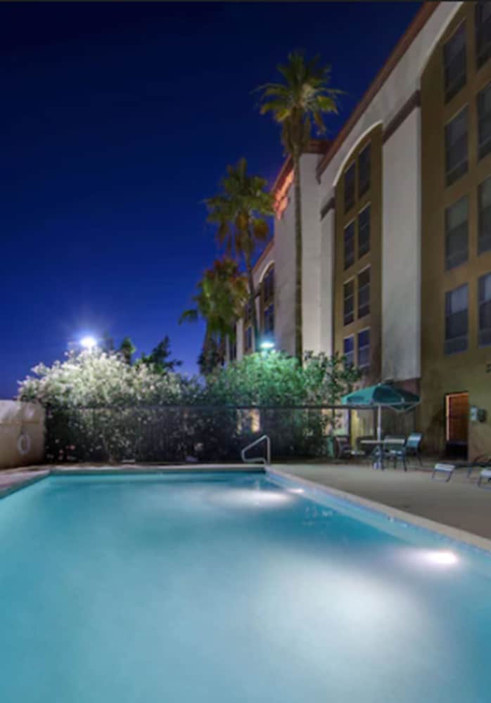 Hampton Inn Phoenix/Glendale/Peoria 7/50