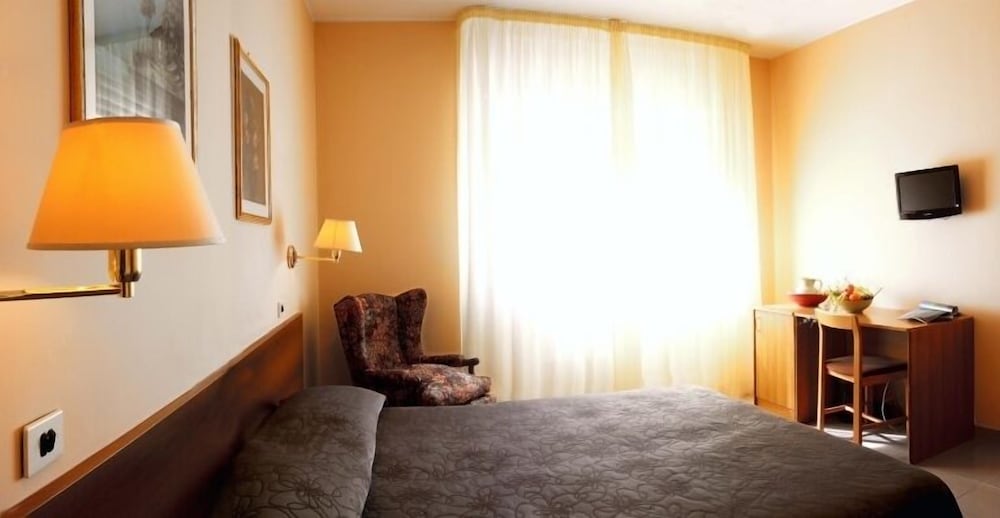 Hotel Plaza 33/47