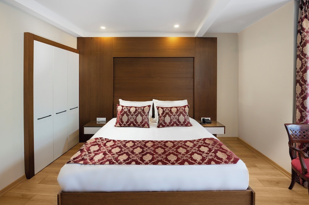 Premium, Suite, King Bed, Mosque View