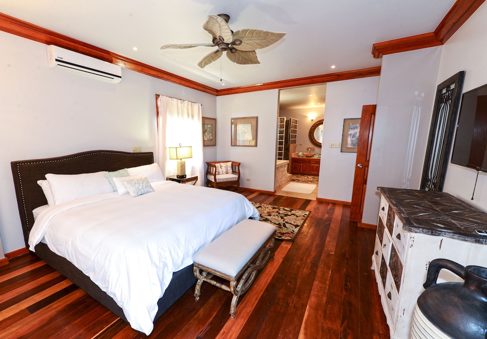 Captain Morgans Retreat 33/80