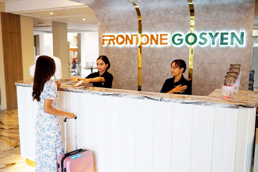 Front One Gosyen Hotel Salatiga 9/50