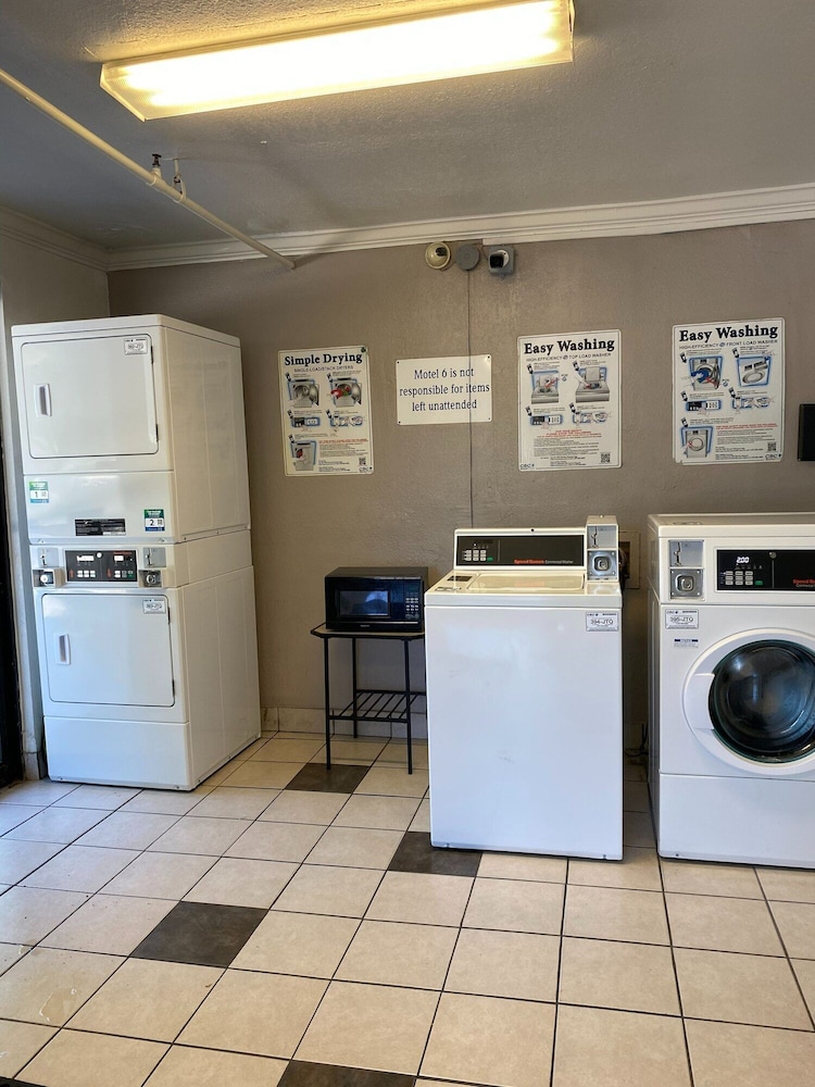 Motel6 Lantana/West Palm Beach, FL 12/60