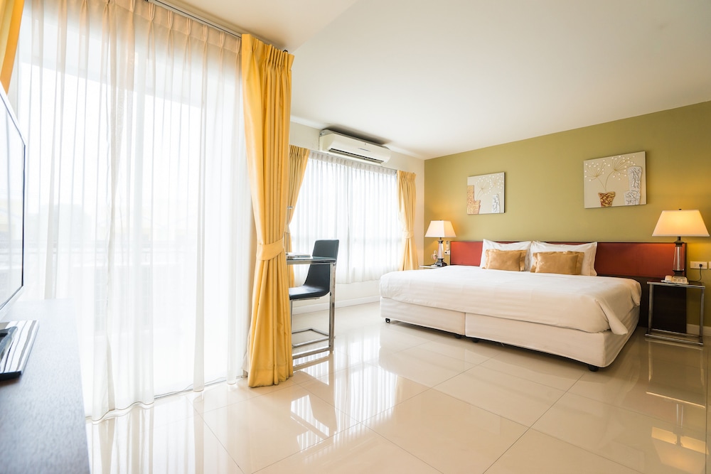 Beyond Suite Hotel 22/73