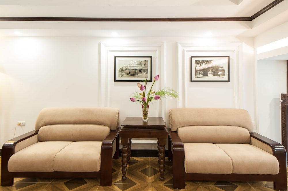 Le Foyer Hotel 44/56
