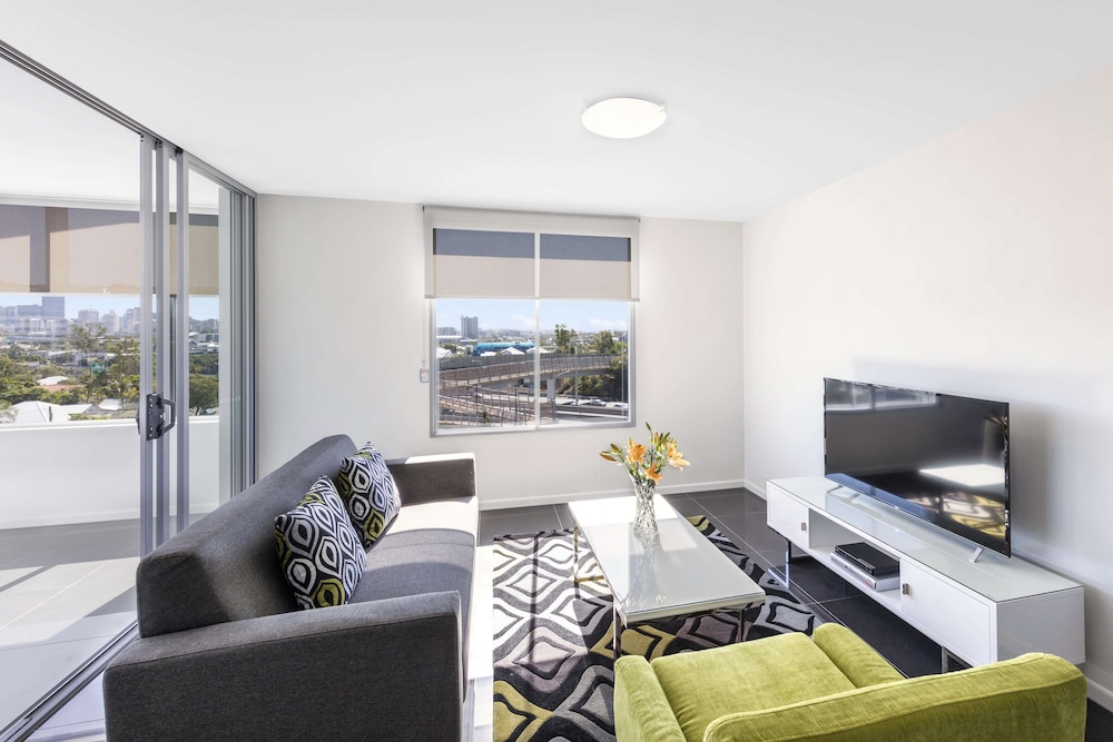Oaks Brisbane Woolloongabba Suites 36/73