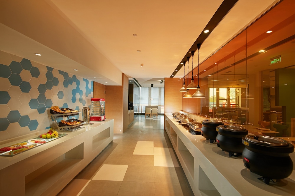 HOLIDAY INN EXPRESS LESHAN CITY SQUARE 8/43