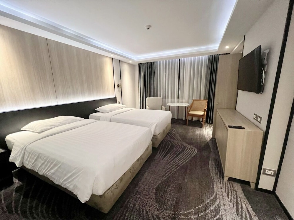 Grace Hotel 21/77