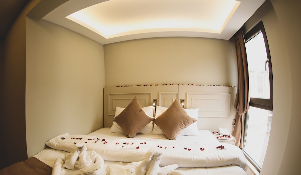 DELUXE, DOUBLE BED