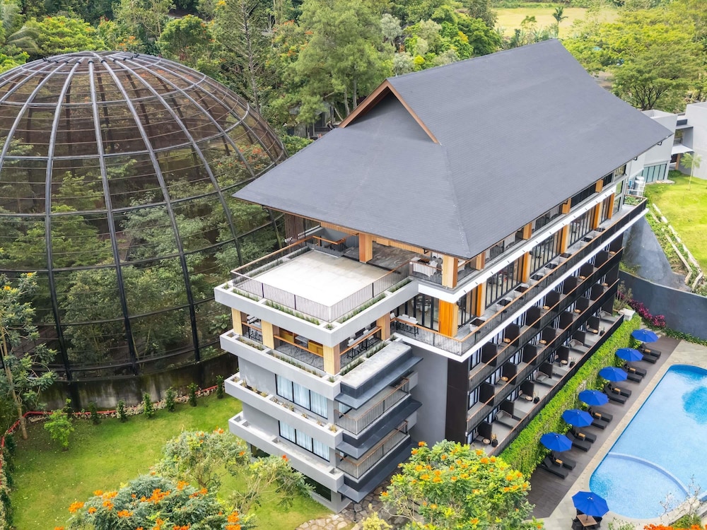 Mercure Cibadak Sukabumi Resort 6/48