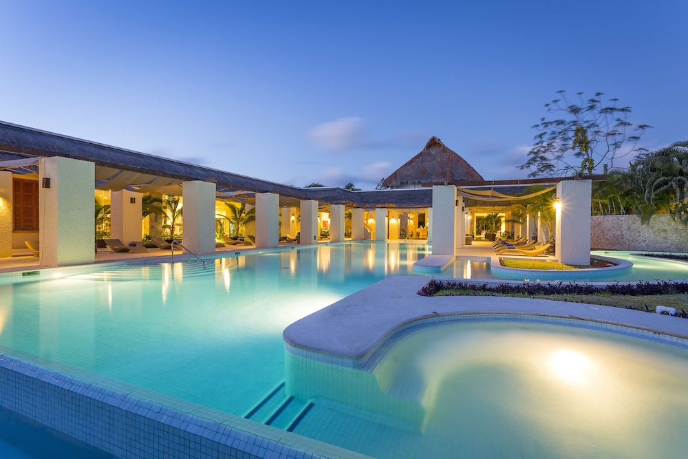 Grand Palladium Colonial Resort Spa All Inclusive 3/47