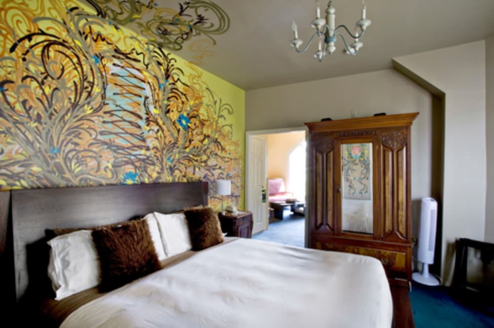 Queen Anne Bed And Breakfast 8/70