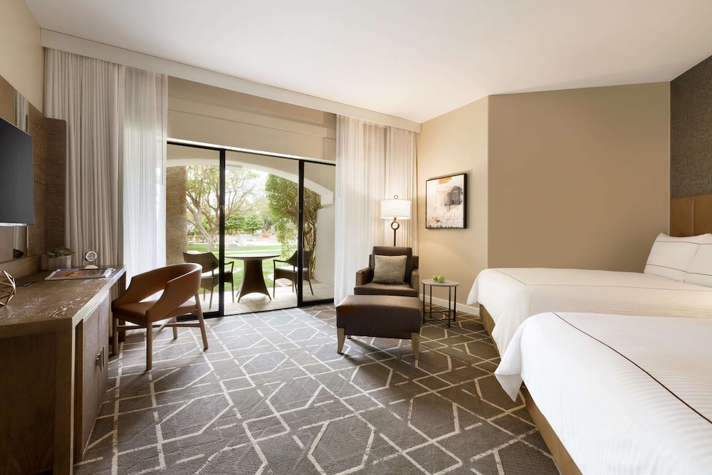 FAIRMONT, 2 QUEEN BEDS, PARTIAL VIEW, BALCONY OR PATIO, ACCESSIBLE
