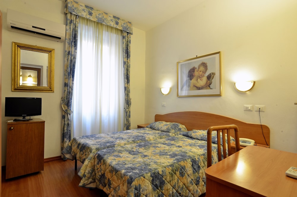 Tirreno Hotel 25/70