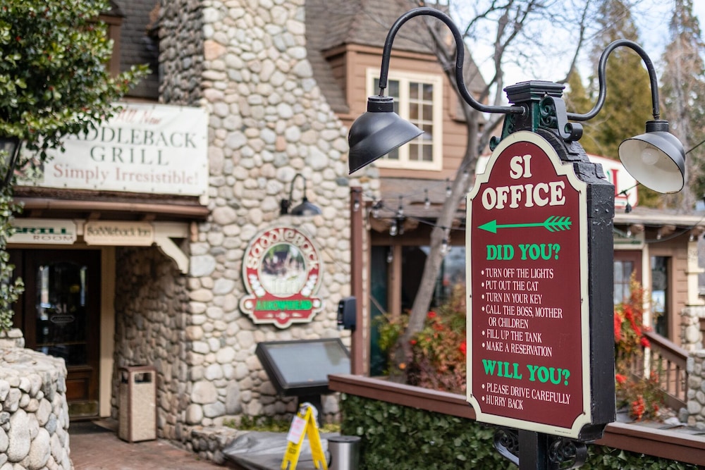 Saddleback Inn 22/44