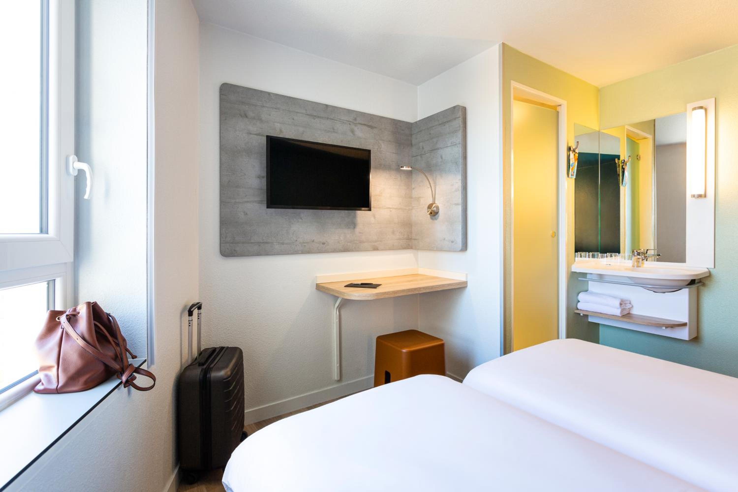 غرفة ثلاثية بسريرين منفصلين وسرير بطابقين، Ibis Budget Bordeaux Centre Gare Saint Jean 3/10