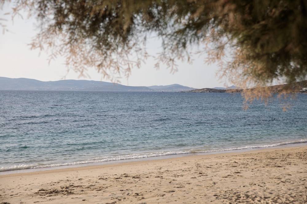 Iria Beach art hotel 64/69