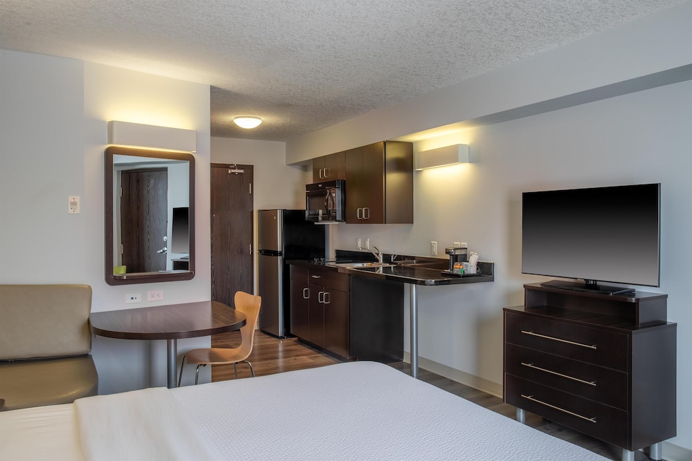 Deluxe, King Bed, Kitchenette