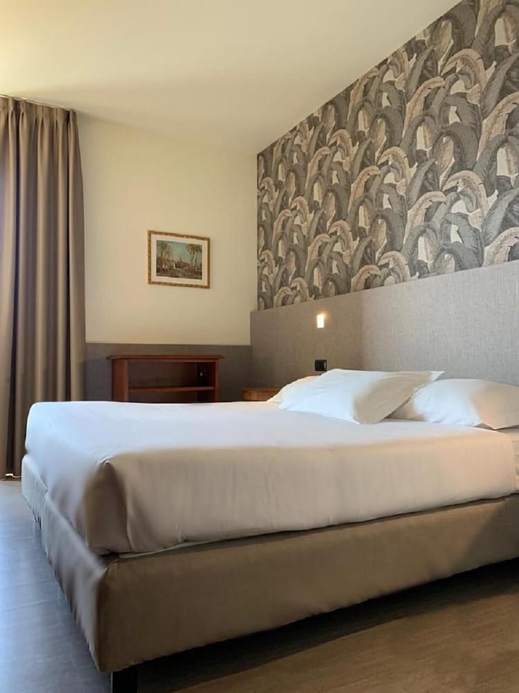 Hotel Gardenia 11/50